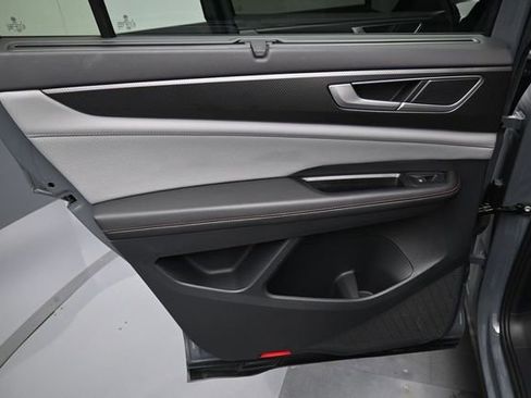 Used 2024 Volkswagen Atlas Peak Edition SE AWD/4WD image 30