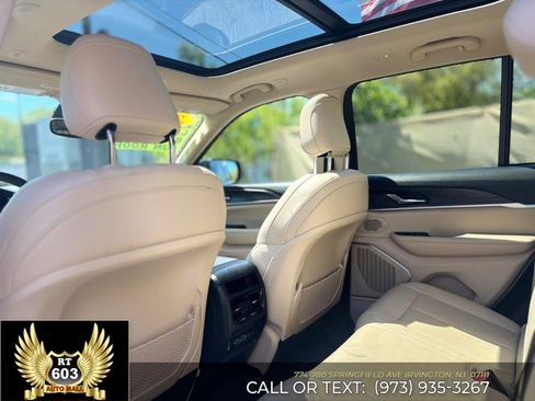 Used 2022 Jeep Grand Cherokee Limited AWD/4WD image 9