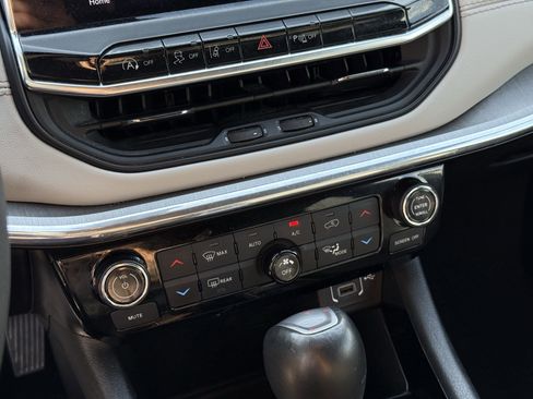 Used 2024 Jeep Compass Limited image 19