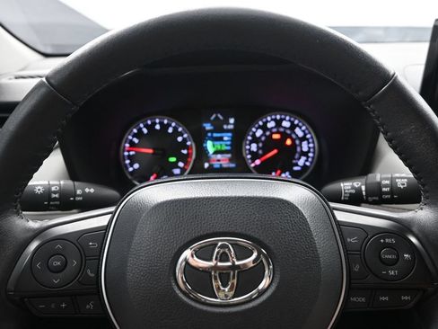 Used 2021 Toyota RAV4 XLE Premium FWD image 15