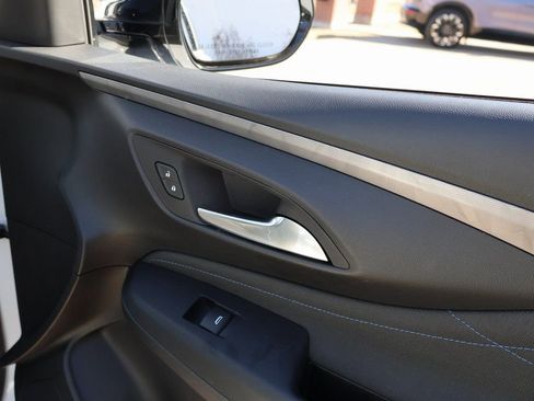 Certified 2025 Buick Envista Sport Touring image 10