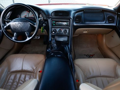 Used 2000 Chevrolet Corvette Coupe image 2