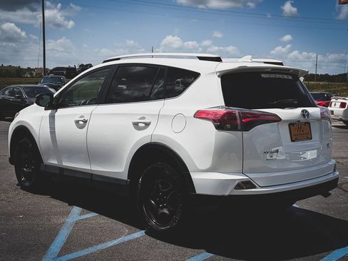 Used 2016 Toyota RAV4 LE AWD/4WD image 5