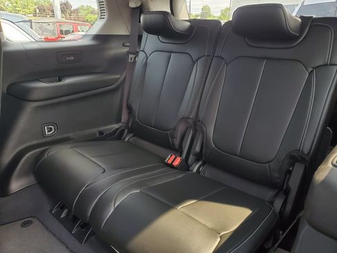 Used 2023 Jeep Grand Cherokee L Limited AWD/4WD image 26