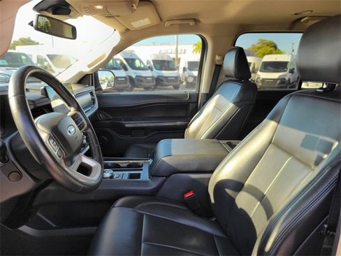 Used 2024 Ford Expedition XLT image 19