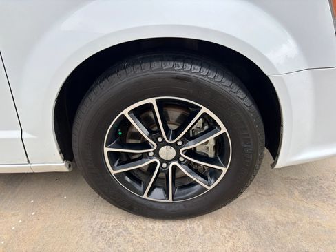 Used 2019 Dodge Grand Caravan GT FWD image 39