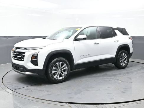 Used 2025 Chevrolet Equinox LT AWD/4WD image 9