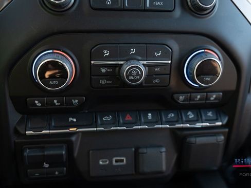 Used 2021 Chevrolet Silverado 1500 High Country w/ Z71 Off-Road Package image 9