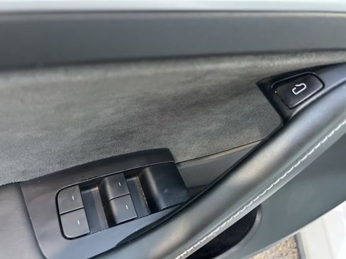 Used 2022 Tesla Model Y Long Range image 23