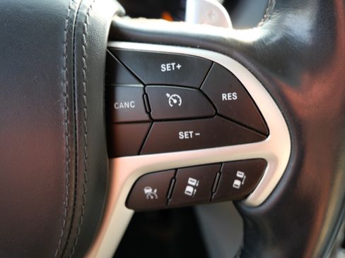 Used 2019 Jeep Grand Cherokee Summit AWD/4WD image 28