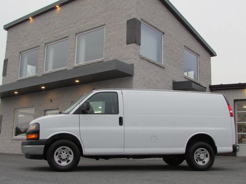 Used 2022 Chevrolet Express 2500 w/ Driver Convenience Package image 2