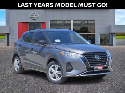 New 2025 Nissan Kicks Play S