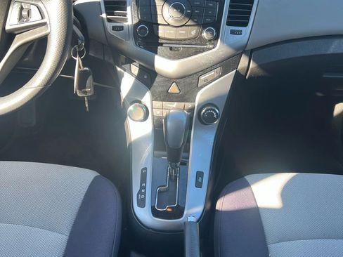 Used 2013 Chevrolet Cruze LS image 12