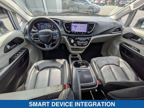 Used 2023 Chrysler Pacifica Touring-L FWD image 32