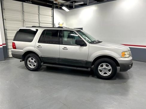 Used 2003 Ford Expedition XLT image 5