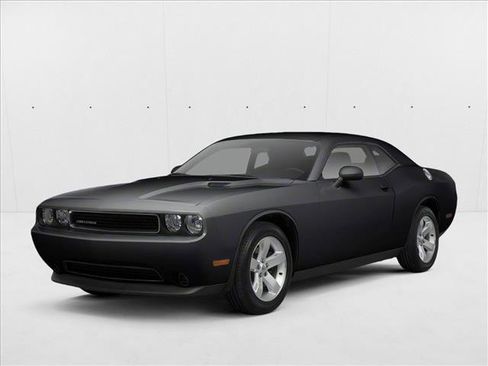 Used 2011 Dodge Challenger R/T RWD image 1