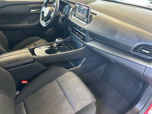 Used 2024 Nissan Rogue SV FWD image 18