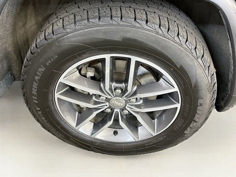 Used 2018 Jeep Grand Cherokee Limited image 11