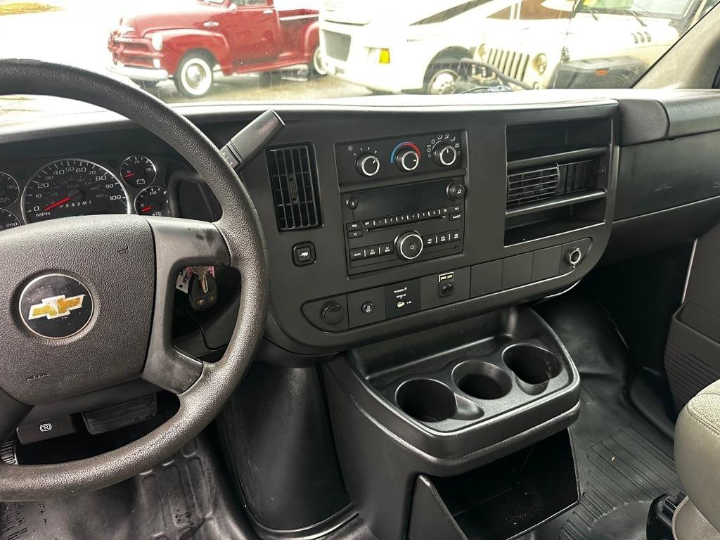 Used 2014 Chevrolet Express 3500 RWD image 15