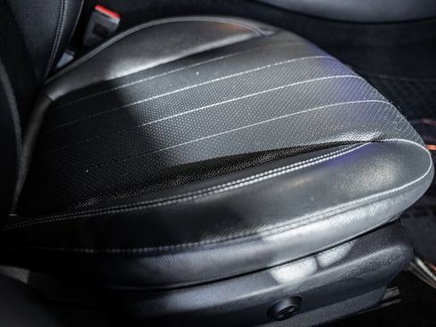 Used 2018 Mercedes-Benz E 300 4MATIC image 30