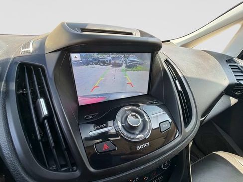 Used 2017 Ford C-MAX Energi Titanium w/ Equipment Group 501A FWD image 23