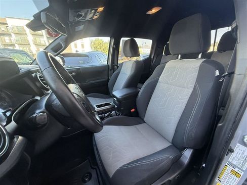 Used 2021 Toyota Tacoma TRD Off-Road w/ Technology Package AWD/4WD image 19
