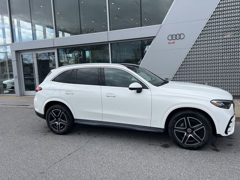 Used 2025 Mercedes-Benz GLC 300 4MATIC image 12