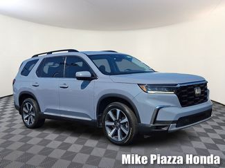 Used 2023 Honda Pilot Touring video 1