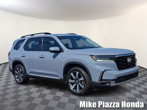 Used 2023 Honda Pilot Touring image 1