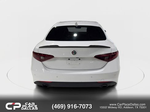 Used 2018 Alfa Romeo Giulia image 10