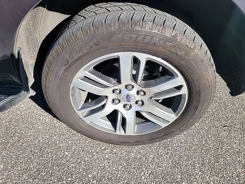 Used 2024 Ford Expedition XLT RWD image 11
