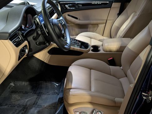 Certified 2025 Porsche Macan image 5