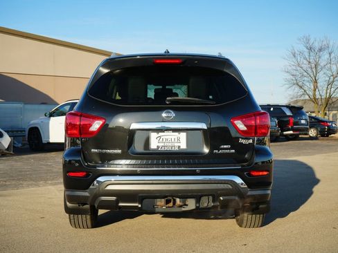 Used 2017 Nissan Pathfinder Platinum w/ Family Entertainment Package image 6