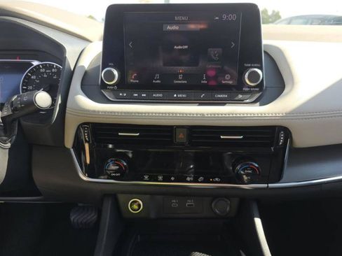 Used 2022 Nissan Rogue SV AWD/4WD image 12