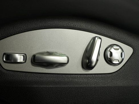 New 2025 Porsche Macan image 33