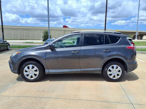 Used 2016 Toyota RAV4 LE AWD/4WD image 3