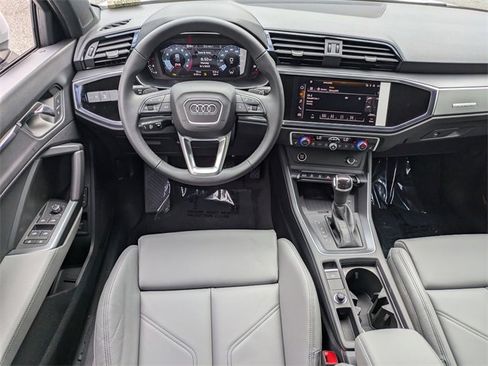 Used 2025 Audi Q3 2.0T Premium image 19