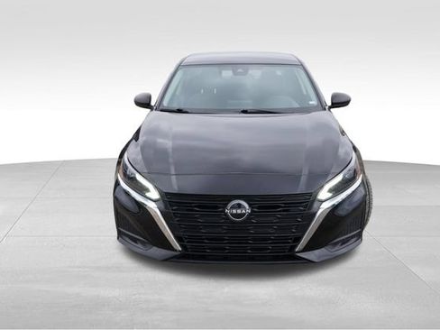 Used 2024 Nissan Altima 2.5 SV FWD image 12