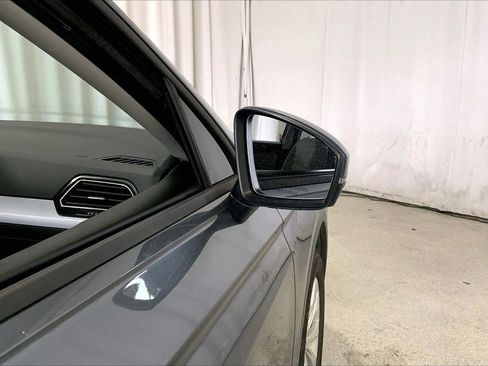 Used 2018 Volkswagen Tiguan S FWD image 11