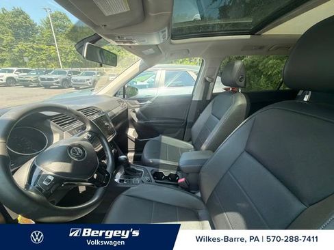 Used 2020 Volkswagen Tiguan SE w/ Panoramic Sunroof Package AWD/4WD image 11