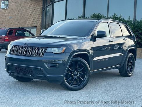 Used 2018 Jeep Grand Cherokee Altitude image 26