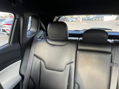 Used 2025 Jeep Compass Limited image 39