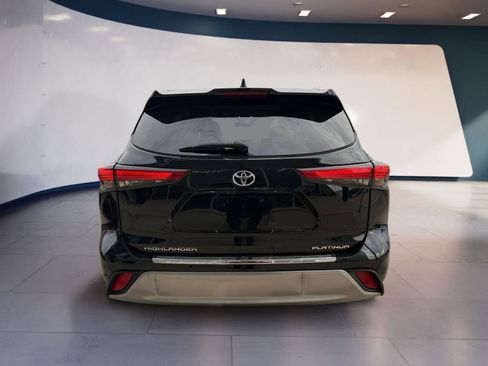 Used 2021 Toyota Highlander Platinum image 4