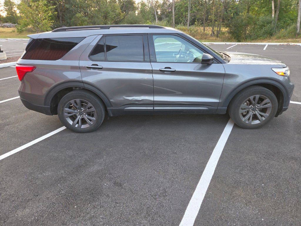 Used 2023 Ford Explorer XLT w/ Equipment Group 202A AWD/4WD image 16