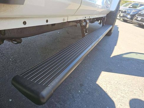 Used 2024 Jeep Gladiator Mojave AWD/4WD image 11