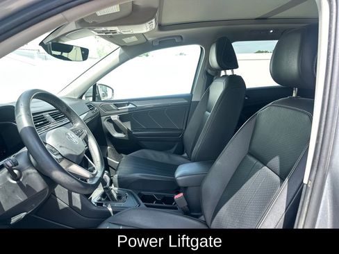 Used 2022 Volkswagen Tiguan SE w/ Panoramic Sunroof Package FWD image 12