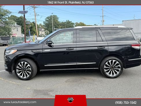 Used 2022 Lincoln Navigator Reserve AWD/4WD image 3