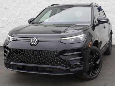 New 2026 Volkswagen Tiguan SE R-Line image 3