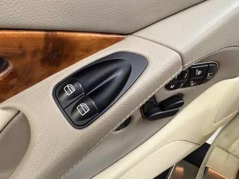 Used 2011 Mercedes-Benz SL 550 image 34