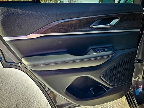 New 2025 Jeep Grand Cherokee Limited image 35